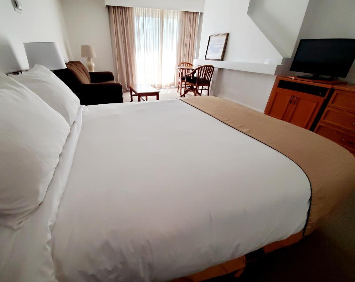 Lagoon City Pier One Resort Bagian luar foto